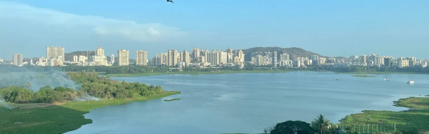 Powai Açık Hava. Göl Kenarı Manzaraları ve Şehir Şıklığı