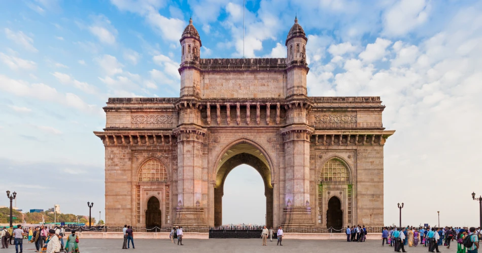 Colaba Walkthrough: Gateway Views, Cafés & Colonial History